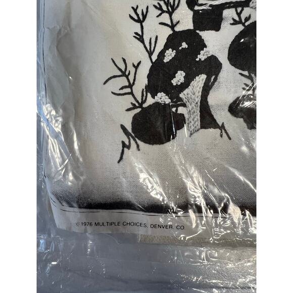 1976 Crewel Mushroom 17” Pillow Kit Unopened - Picture 4 of 9
